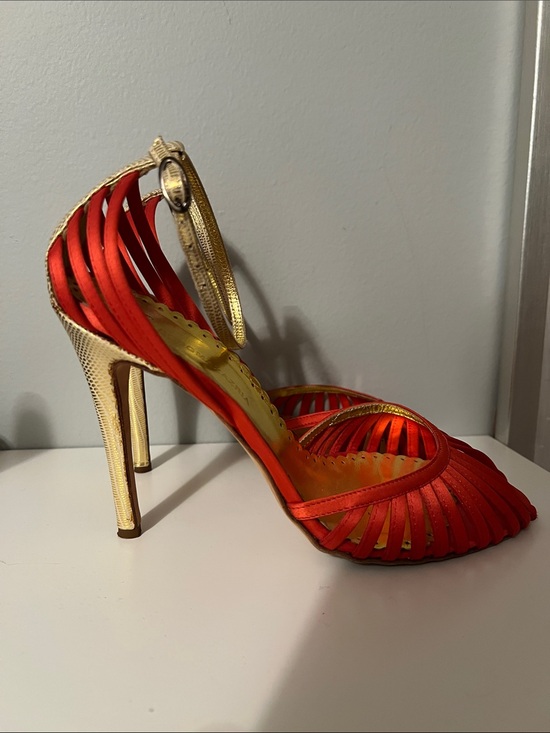BCBGMaxAzria Shoes - BCBGMaxAzria Orange & Gold Heels - Size 10